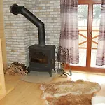 Vakantiehuis Dziki Zakatek Piskornia Dom Z Podgrzewanym Basenem, Sauna,balia,jacuzzi Piskornia (Masovia)
