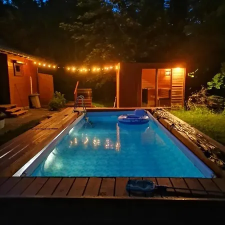 בית נופש Dziki Zakatek Piskornia Dom Z Podgrzewanym Basenem, Sauna,balia,jacuzzi