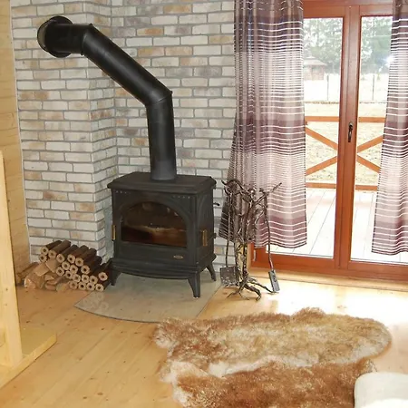 Semesterbostad Dziki Zakatek Piskornia Dom Z Podgrzewanym Basenem, Sauna,balia,jacuzzi Piskornia (Masovia)